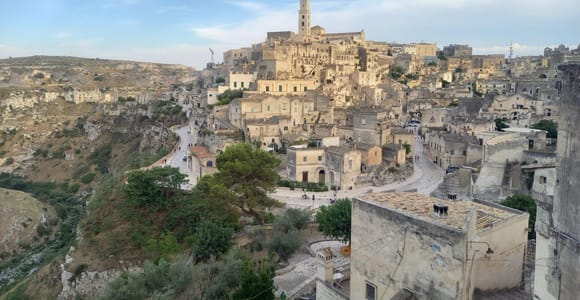 Sassi di Matera: Cave House & Rock Church Tour in Italian