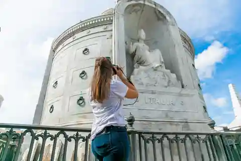 Walking Tour Inside St. Louis Cemetery No. 1