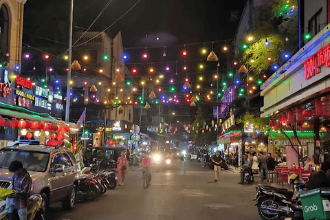 Phnom Penh: Mekong Sunset Cruise & City by Night Tour