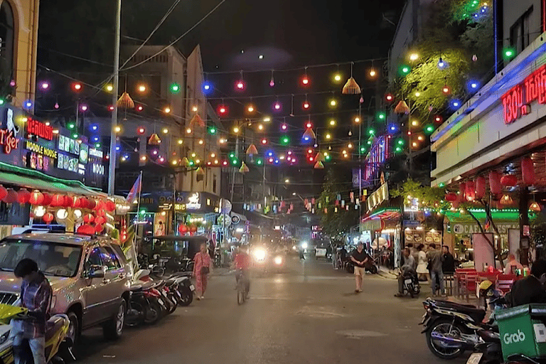 Phnom Penh: Mekong Sunset Cruise & City by Night Tour