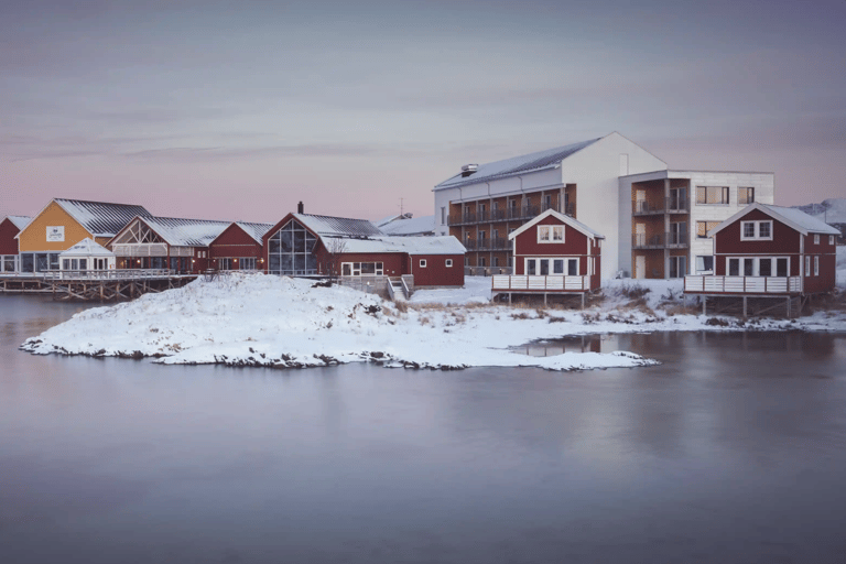 特罗姆瑟峡湾巡游——在索马罗伊岛停留峡湾巡游特罗姆瑟——途经索马罗伊岛