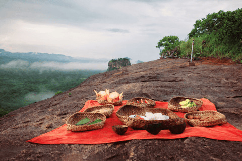 Sigiriya: Pidurangala Rock Sunrise Hike with Breakfast