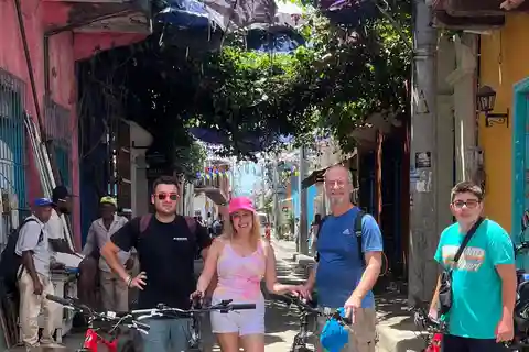 UNE BELLE BALADE EN VÉLO AVEC UN DÉJEUNER DANS L'ENDROIT PRÉFÉRÉ D'ANTHONY BOURDAIN