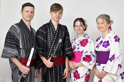 Tokyo: Vestizione del Kimono di Asakusa e esperienza Matcha