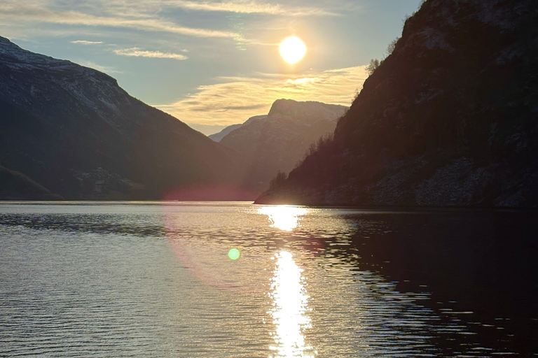 Bergen: Stegastein, Viking Village, Flåm & Nærøyfjord Cruise