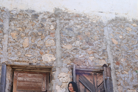 Fethiye: Privé fotoshoot in de buitenlucht met vervoer van het hotelFethiye: Privé fotoshoot in de buitenlucht bij zonsondergang met lange jurk