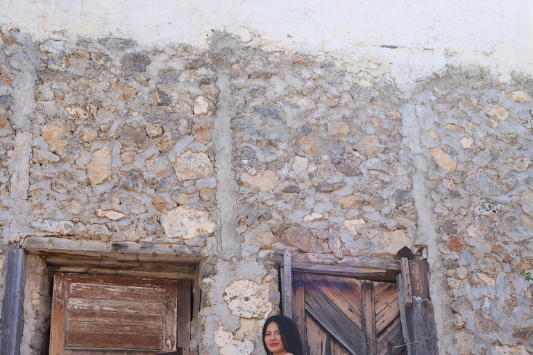 Fethiye: Privé fotoshoot in de buitenlucht met vervoer van het hotelFethiye: Privé fotoshoot in de buitenlucht bij zonsondergang met lange jurk