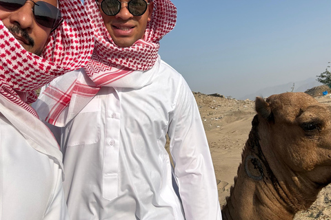 From Jeddah: Desert Tour with Camel Farm Visit & Sunset Tea