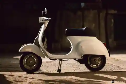 Amalfi Coast: Photo Shoot on a Vintage Vespa
