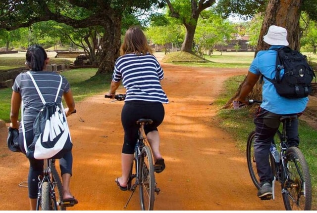 Van Dambulla/ Sigiriya: Oude stad Polonnaruwa op de fiets