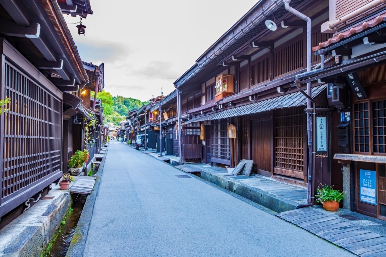 Nagoya : excursion d'une journée à Hida Takayama et à Shirakawa-go (patrimoine mondial)Visite avec déjeuner de Tofu Oden