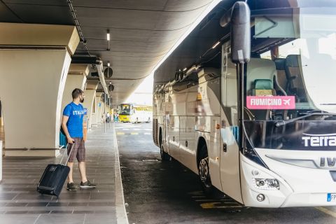 フィウミチーノ空港とローマ市内のテルミニ駅の間のバス直行送迎サービス