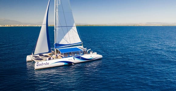 Sal Island Catamaran Cruise with All-inDrinks and Snacks