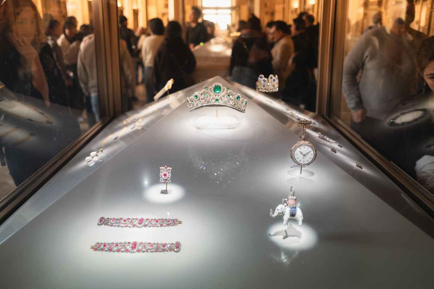 Mona Lisa et Trésors : Expérience Louvre en Petit Groupe (6 personnes max)