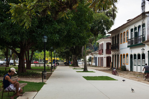 TOUR DE VILLE EN PARATIE : Architecture et plages en privé