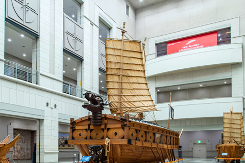 Seoul: National Museum & War Memorial Korea Small Group Tour English Guide