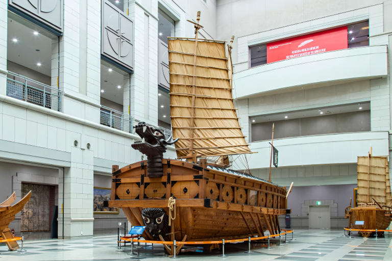 Seoul: National Museum & War Memorial Korea Small Group Tour English Guide