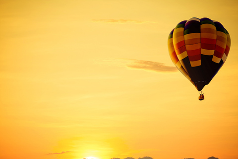 Wadi Rum: Hot Air Balloon Flight with Pickup