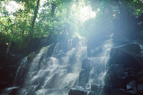 Templo de Lempuyang: Cachoeira Kanto Lampo / Viagem de 1 dia particularTour particular / Ingressos e taxas de entrada com tudo incluído.