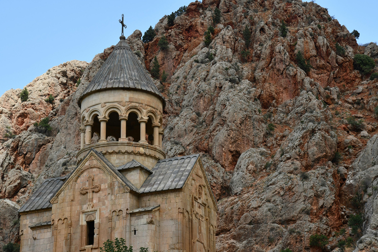 Yerevan: Khor Virap, Noravank, Areni & Jermuk Tour