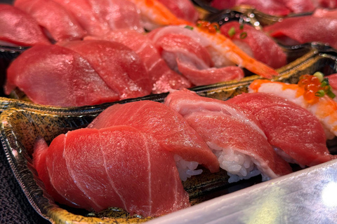 Tokyo: Tsukiji Fish Market Walking Tour with a Local Guide Tokyo: Tsukiji Fish Market Tour with Food Tastings