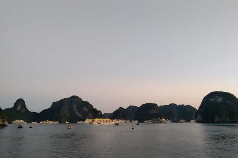 Från Ha Noi - heldagsutflykt till Ha Long Bay