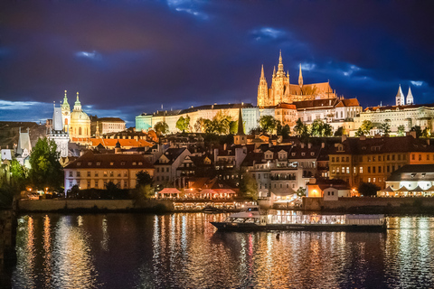 Prag: 50-minütige Sightseeing-Bootsfahrt am Abend