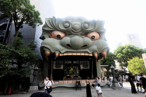 Osaka: Walking Tour with Namba Yasaka Shrine & Dotonbori