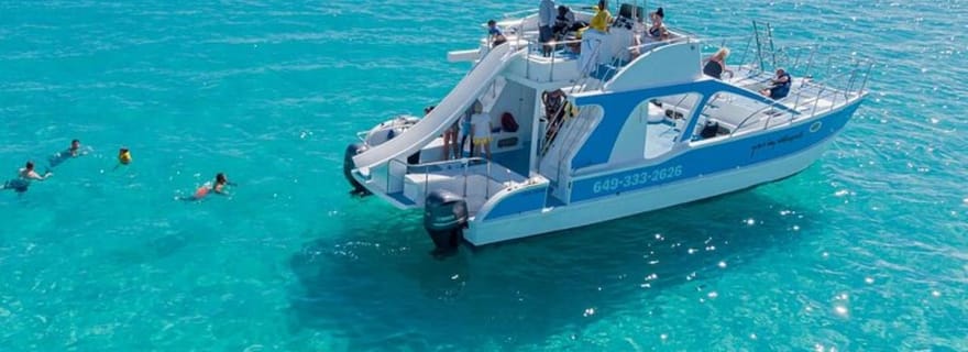 Depuis Grace Bay : Visite privée de 7 heures en catamaran