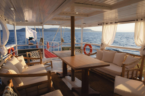 Athens: Full-Day Island Cruise, 4 Stops & Taverna Lunch