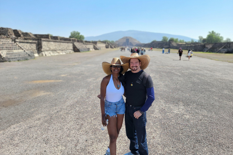 VUELO EN GLOBO TEOTIHUACAN, DESAYUNO EN CUEVA Y RECOGIDAVUELO EN GLOBO SOBRE TEOTIHUACAN Y RECOGIDA EN LA CDMX