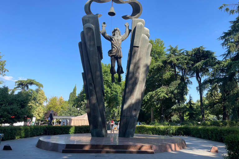 Tbilisi: Tbilisi sovietica - Dalla propaganda all'esecuzioneTbilisi: la Tbilisi sovietica - Dalla propaganda alla realizzazione