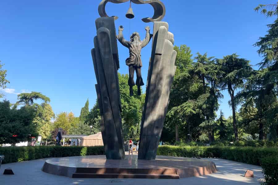 Tiflis: Das sowjetische Tiflis – von der Propaganda zur Hinrichtung. Foto: GetYourGuide Tiflis: Das sowjetische Tiflis – von der Propaganda zur Hinrichtung. Foto: GetYourGuide