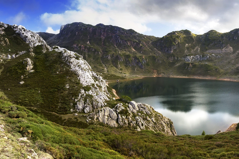 From Oviedo and Gijón: Day Trip to the Somiedo Lakes and the Senda del Oso From Gijón in Spanish: Trip to the Somiedo Lakes and Senda del Oso