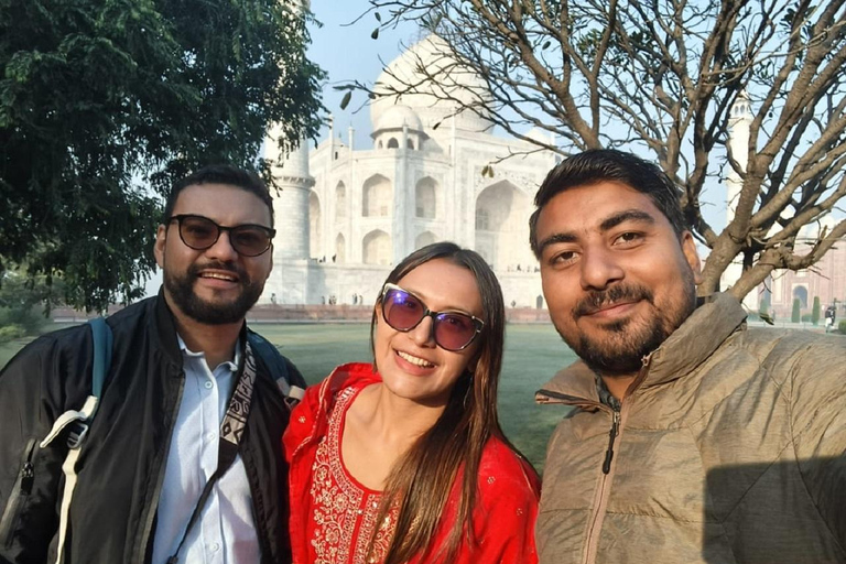 Agra: Taj Mahal and Mausoleum Skip-the-Line Guided Tour Tour with Local Expert Tour Guide Only