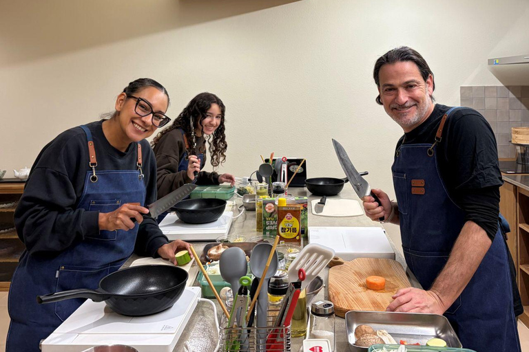 Busan: Market Tour & Hands-on Korean Cooking Class Gimbap & Tteokbokki