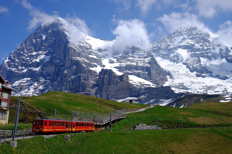 Berna Excursión Privada de un Día a Jungfraujoch y la Región de InterlakenJungfraujoch e Interlaken desde Berna