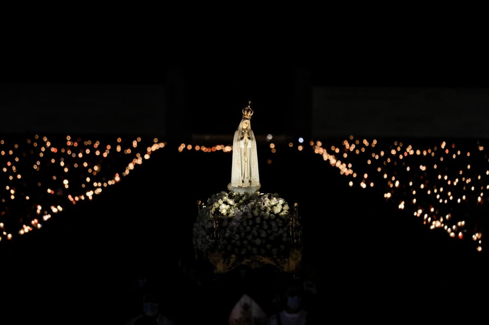 Viaje Nocturno a Fátima Procesión de las Velas GetYourGuide