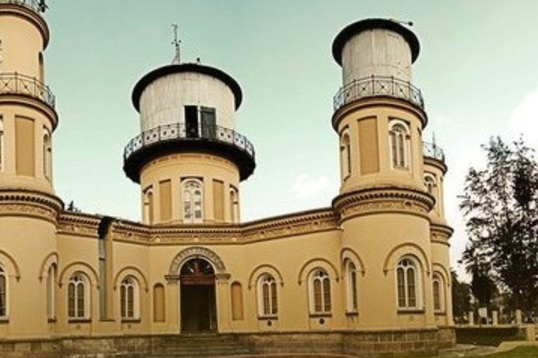 Quito: By bike, viewpoint, markets, parks, Basilica del Voto Nacional Quito: Cycling, viewpoints, markets, parks, National Vow Basilica
