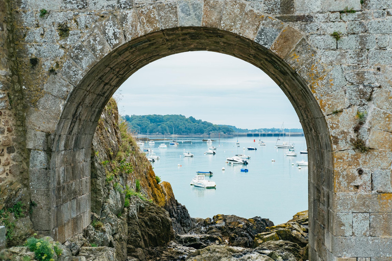 Saint-Malo: Guided Boat Tour with Local Captain 1-Hour Boat Tour