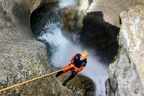 Banff : Excursion au canyon Ghost avec toboggans, rappels et sauts