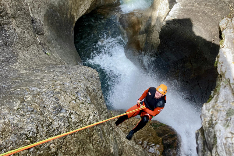 Banff: Ghost Canyon Tour con scivoli, discese in corda doppia e salti