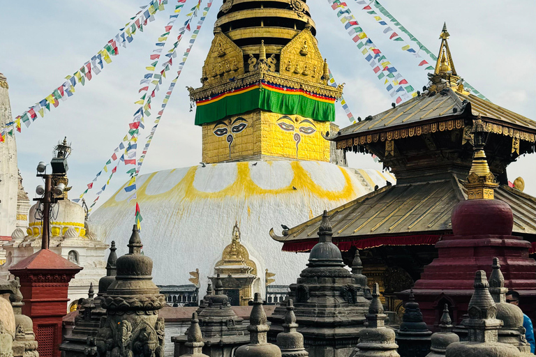 Nepal: Klassisk rundresa Klassisk rundtur 8 dagar (Katmandu, Chitwan och Pokhara)Klassisk Nepal-turné (delad tur med busstur)