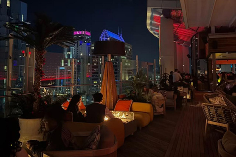 Barcelona: Pubcrawl with VIP Entry to Rooftops and Nightclub