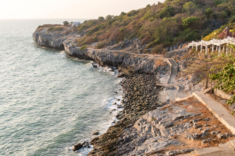 Pattaya: Koh Sichang Island Day Trip with Ferry & Guide