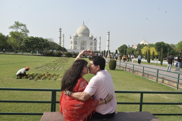 From Delhi: Taj Mahal Sunrise with Fatehpur Sikri in 2 Days