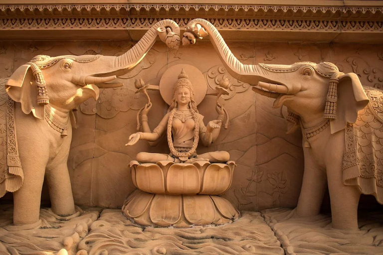 New Delhi: Full-Day Sightseeing Trip with Akshardham Temple New Delhi: Full-Day Sightseeing Trip with Entry Ticket