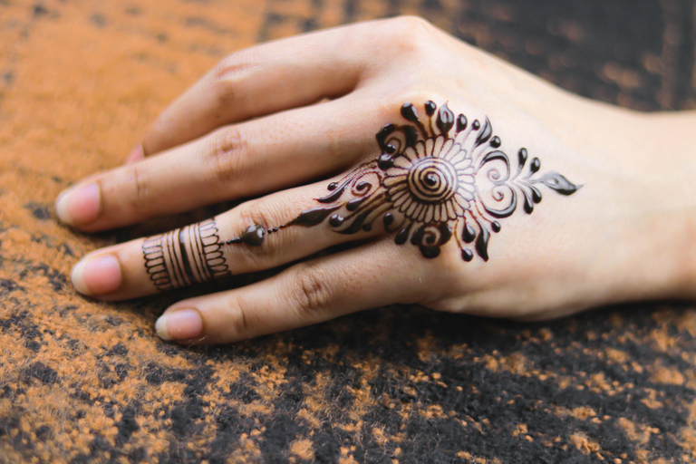 Jaipur: Experience Art of Henna