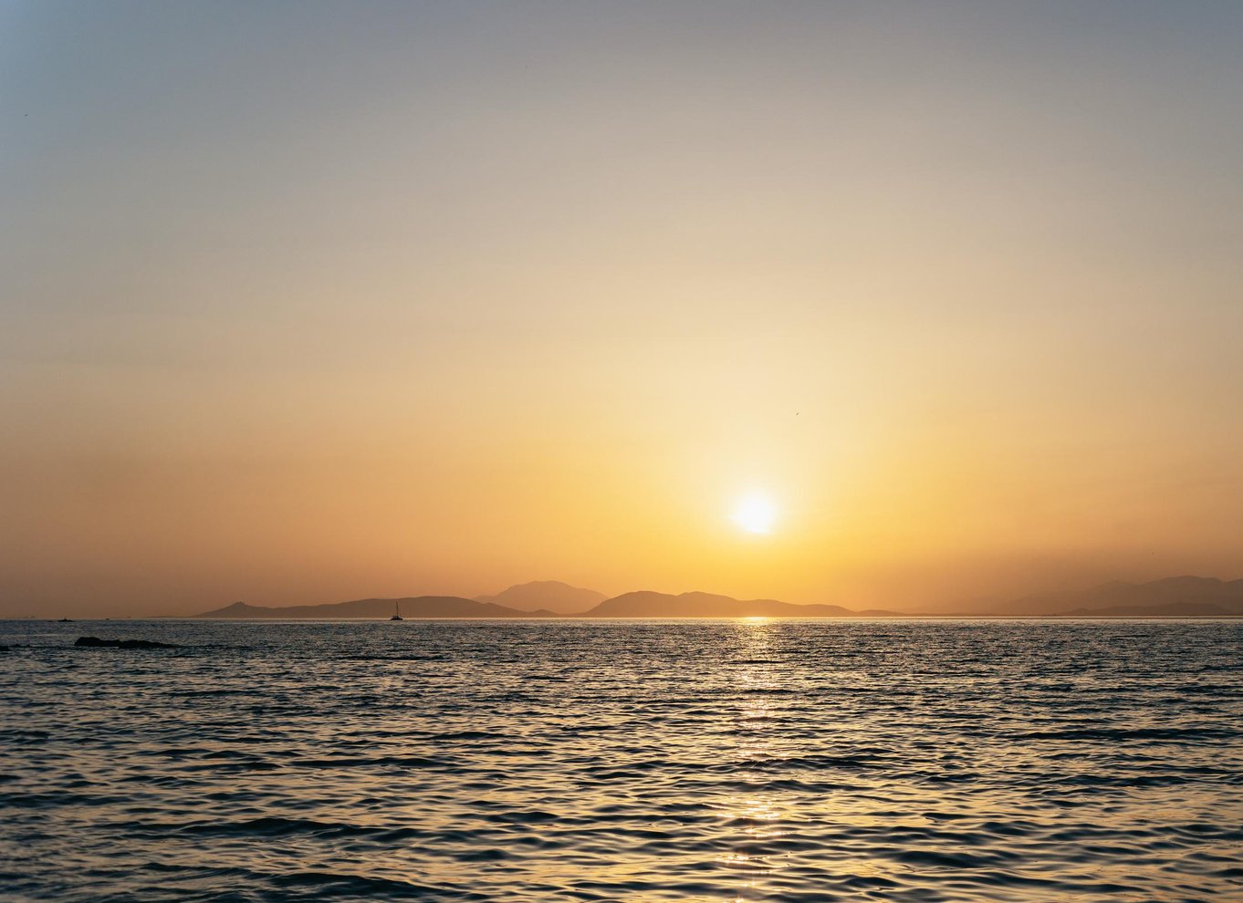 Athen: Riviera Catamaran Cruise med måltid og drikkevarer