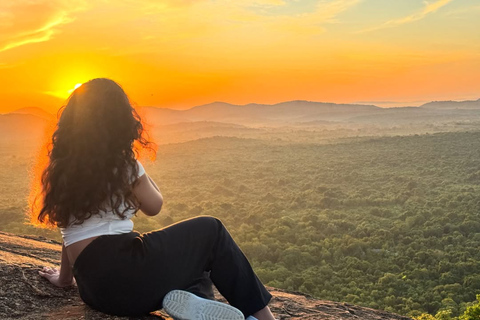 Sigiriya: Pidurangala Rock Hike & Minneriya Jeep Safari